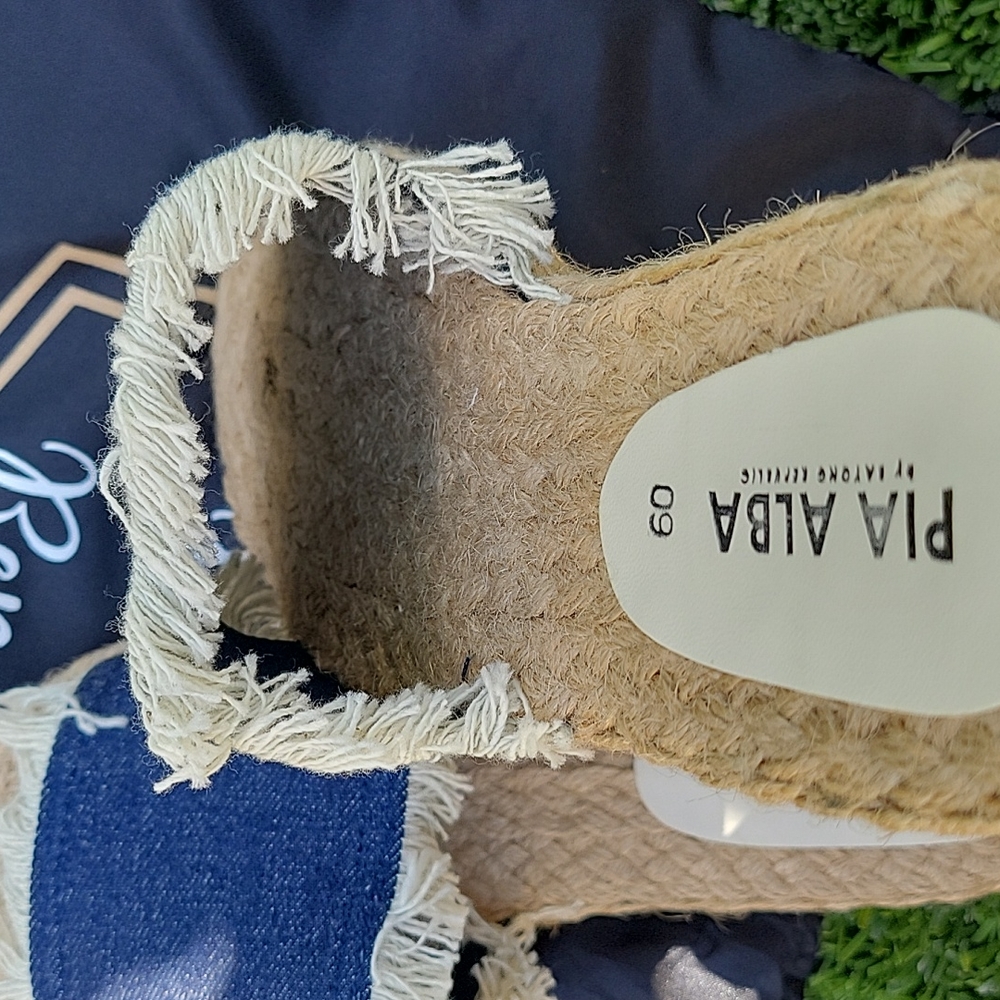 Native Slippers - Picture 6 of 9